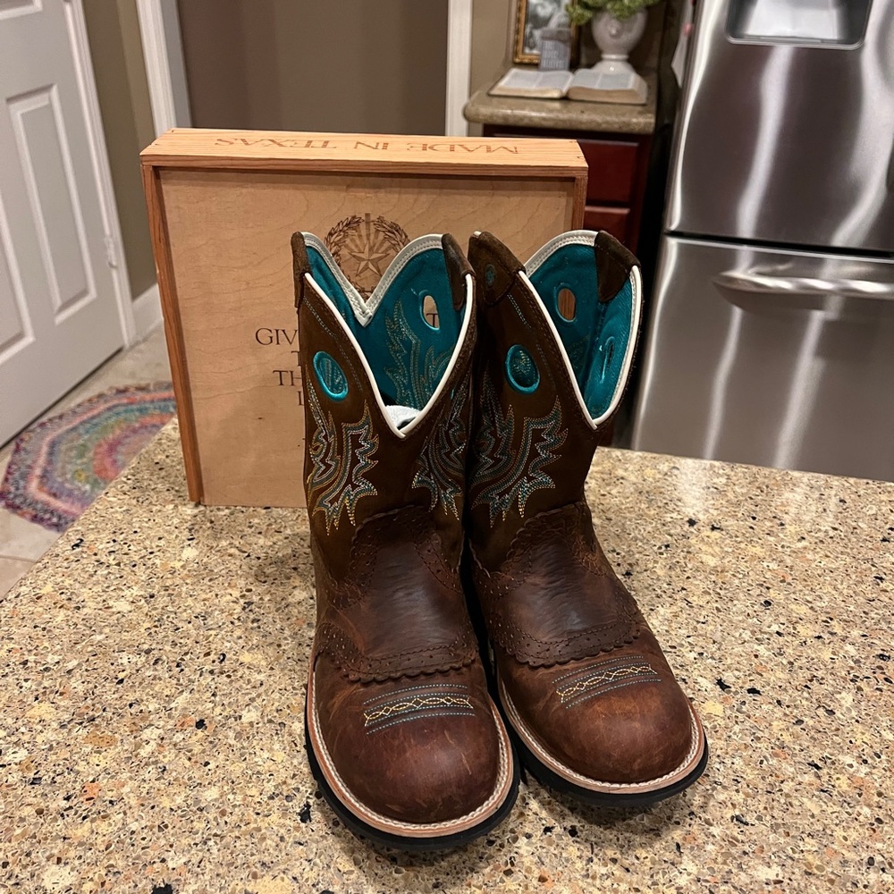 Ariat Brown boots size 10B excellent condition